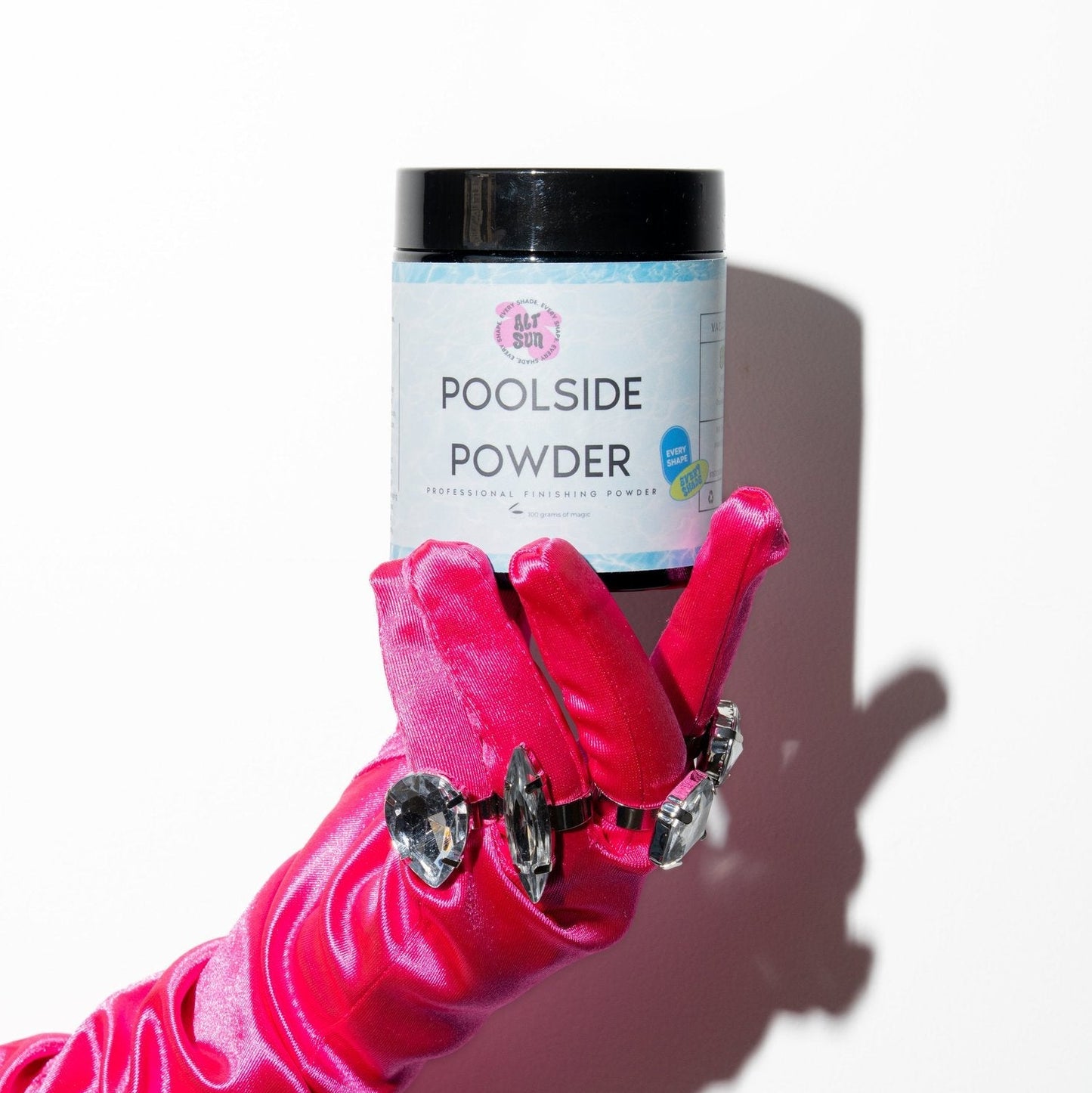 Poudre au bord de la piscine 