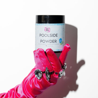 Poudre au bord de la piscine 